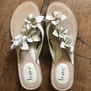 Lightly used great sandals.